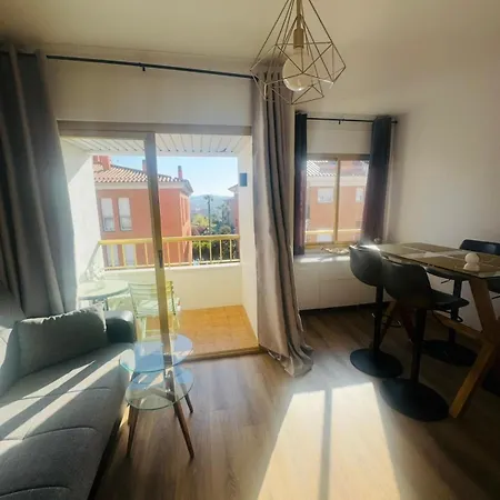 Elegante Piso De Suenos Con Piscina Apartman